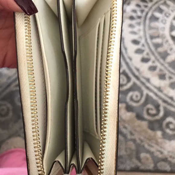 Michael Kors white wristlet/wallet - Picture 3 of 5